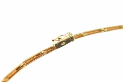 Lot 93 - Yellow metal articulated link collarette necklace