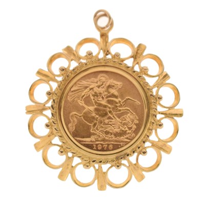 Lot 299 - Elizabeth II gold sovereign, 1976, in 9ct gold surround