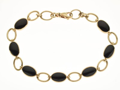 Lot 120 - 9ct gold and onyx bracelet