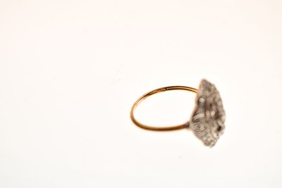 Lot 21 - Edwardian-style diamond cluster ring
