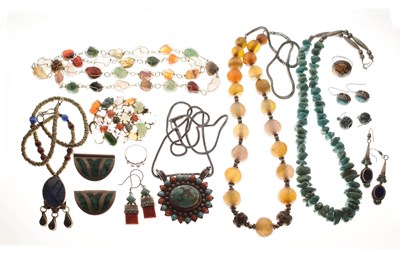 Lot 142 - Group of Tibetan and other Eastern type jewellery