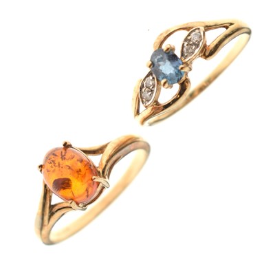 Lot 82 - Amber 9ct gold ring and an alexandrite and diamond 9ct gold dress ring