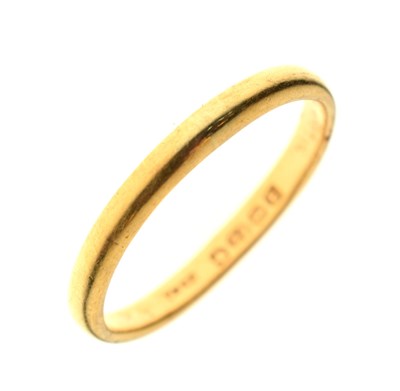 Lot 100 - 22ct gold wedding band