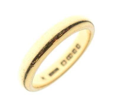 Lot 101 - 18ct gold wedding band