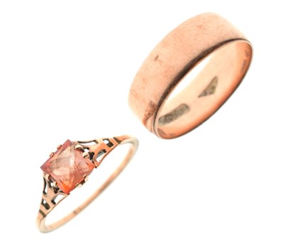 Lot 76 - Early 20th century orange-coloured sapphire rose gold ring