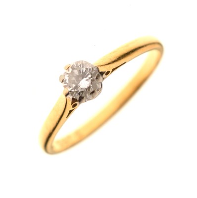 Lot 5 - 18ct gold diamond single stone ring