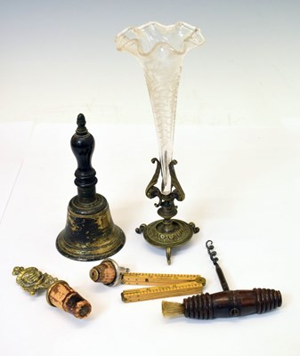 Lot 331 - Small group of collectables