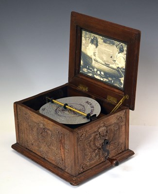 Lot 194 - German oak-cased 'Symphonion' polyphon musical box and discs