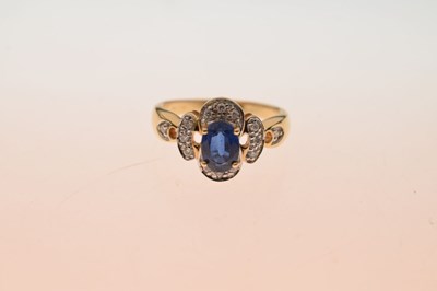 Lot 52 - 18ct gold, sapphire (0.9ct) and diamond ring