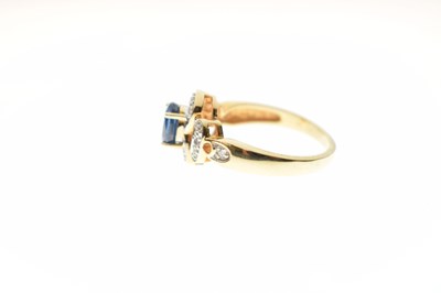 Lot 52 - 18ct gold, sapphire (0.9ct) and diamond ring