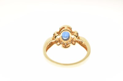 Lot 52 - 18ct gold, sapphire (0.9ct) and diamond ring