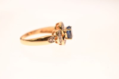 Lot 52 - 18ct gold, sapphire (0.9ct) and diamond ring