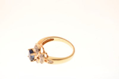 Lot 52 - 18ct gold, sapphire (0.9ct) and diamond ring