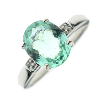 Lot 30 - Paraiba tourmaline and diamond 18ct white gold dress ring