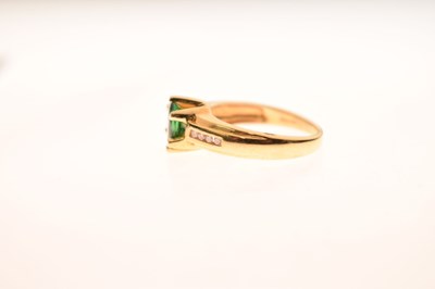 Lot 60 - 18ct gold, Kenyan Tsavorite (0.9ct) and diamond ring
