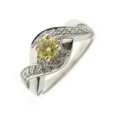 Lot 61 - 18ct white gold, yellow and white diamond ring