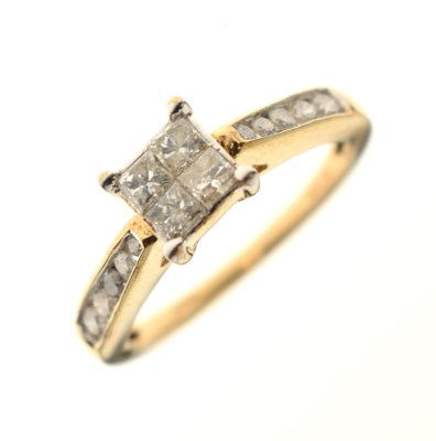 Lot 16 - 9ct gold and diamond 'Tomas Rae' ring