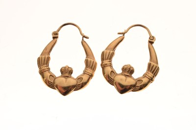 Lot 129 - 18ct gold Claddagh pendant and pair of matching '9ct' earrings