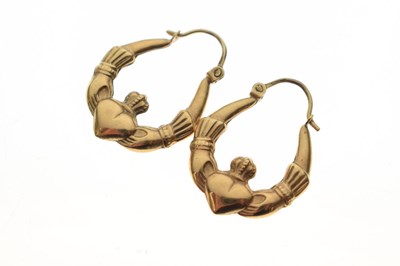 Lot 129 - 18ct gold Claddagh pendant and pair of matching '9ct' earrings