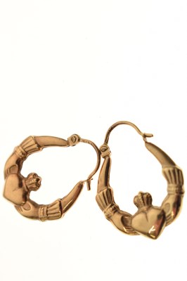 Lot 129 - 18ct gold Claddagh pendant and pair of matching '9ct' earrings