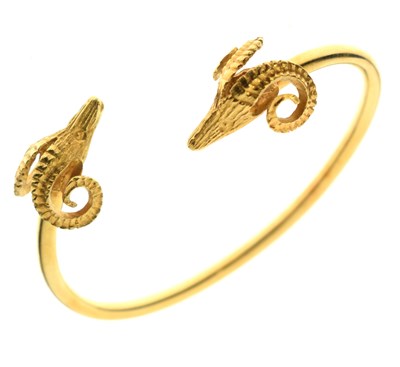 Lot 174 - Yellow metal ram's head bangle