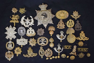 Lot 417 - Collection of military cap badges