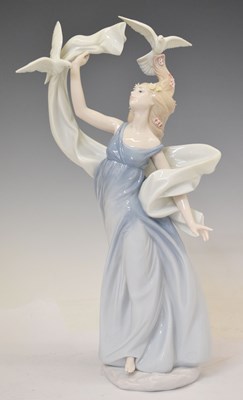 Lot 516 - Lladro - 'Inspiration Millennium 1999' porcelain figure - 'New Horizons'