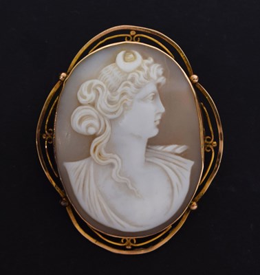 Lot 118 - Victorian shell cameo brooch