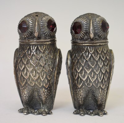 Lot 282 - Continental silver owl cruet salt and pepper, 800 grade