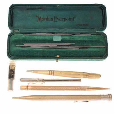 Lot 342 - Edward VIII Sampson Mordan & Co. 9ct gold propelling pencil