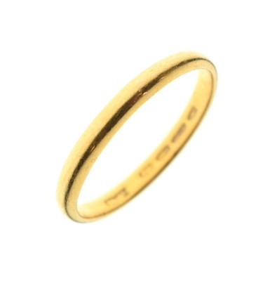 Lot 104 - 22ct gold wedding band