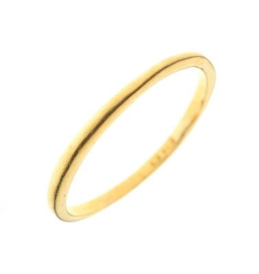 Lot 106 - 18ct gold narrow wedding band