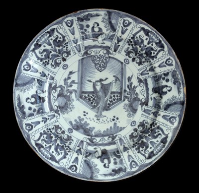 Lot Dutch Delft blue and white charger, circa 1700