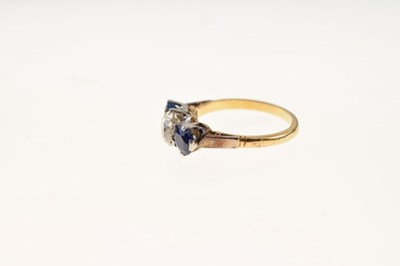 Lot 19 - Three-stone sapphire and diamond ring