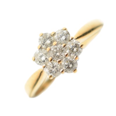 Lot 8 - 18ct gold diamond cluster ring