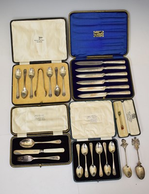 Lot 262 - Two cased sets of George V silver spoons, etc