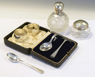 Lot 163 - Quantity of silver items to include cased Childs pusher and spoon