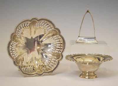 Lot 257 - George V silver bon bon basket / dish