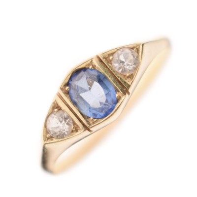 Lot 43 - Continental blue and white sapphire three-stone ring