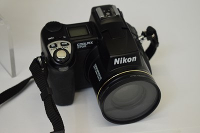 Lot 431 - Collection of Nikon camera lenses, books and accessories