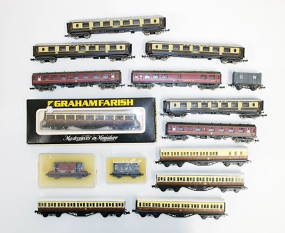 Lot 351 - Collection of N gauge rolling stock and carriages