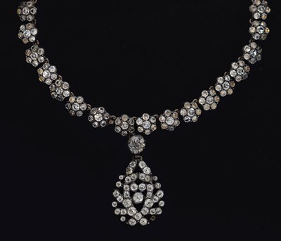 Lot 48 - 19th century paste necklace