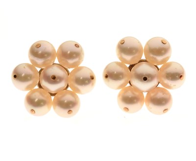 Lot 86 - Pair of cultured pearl cluster ear studs