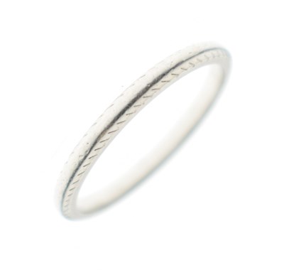 Lot 24 - Platinum wedding band