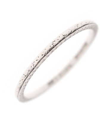 Lot 23 - Platinum wedding band