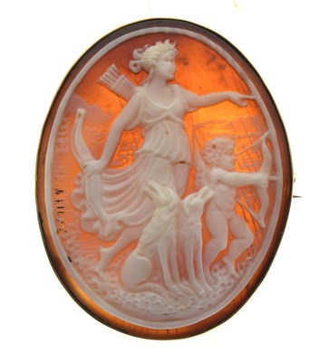Lot 59 - Large unmarked yellow metal cameo