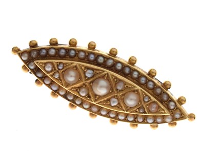 Lot 28 - Late 19th / early 20th century pearl yellow metal stepped brooch