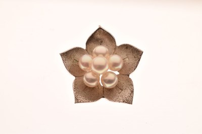 Lot 37 - Mikimoto cultured pearl silver pendant brooch