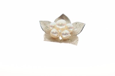 Lot 37 - Mikimoto cultured pearl silver pendant brooch