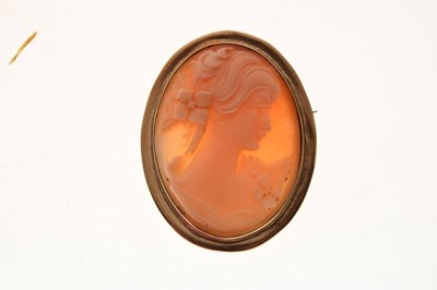 Lot 58 - Unmarked yellow metal cameo brooch